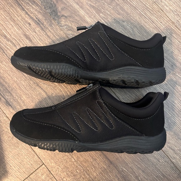 Easy Spirit Black Slip-On Shoes with zipper front - Picture 2 of 5